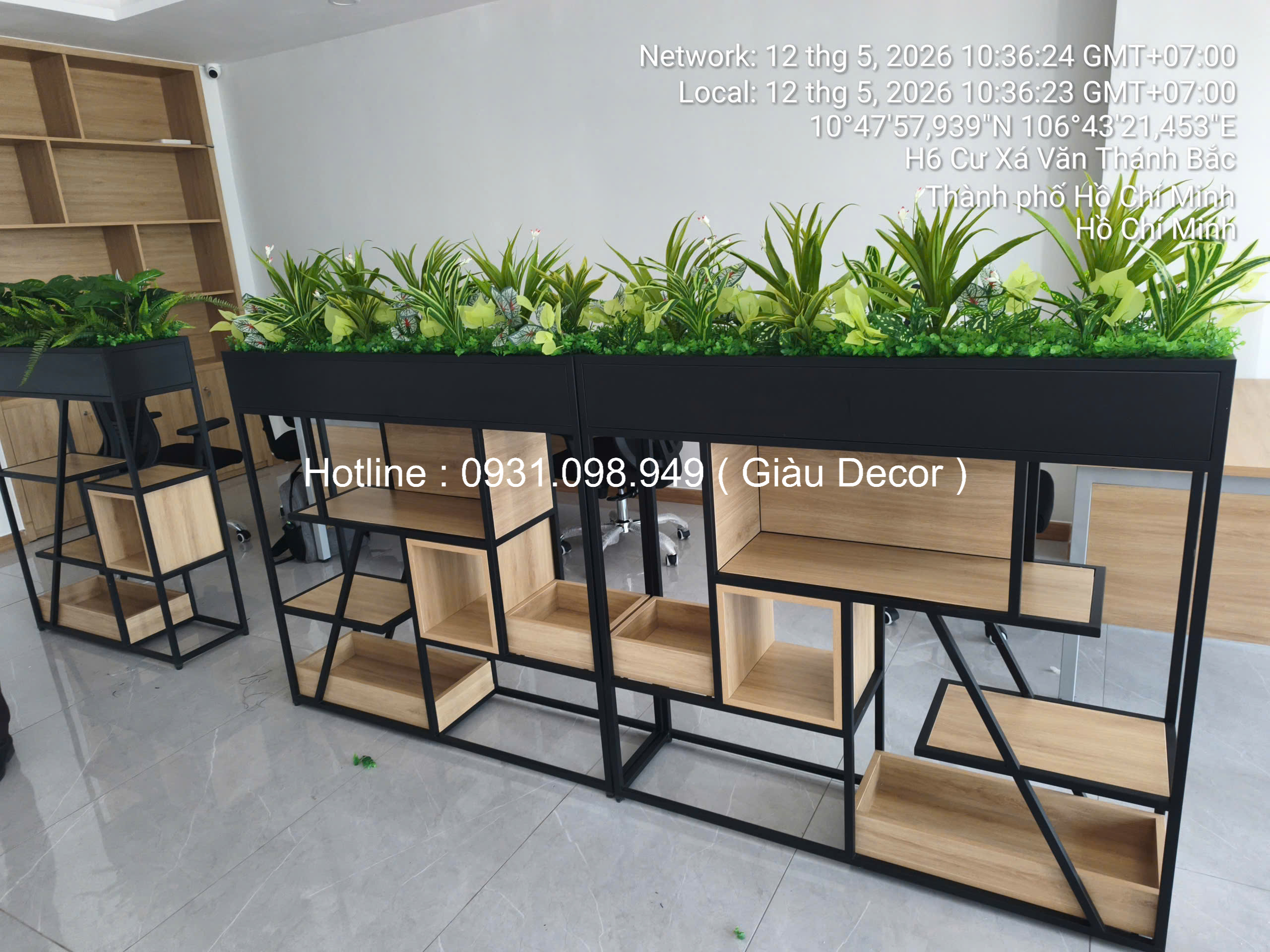 Thi công bục cây giả cho văn phòng